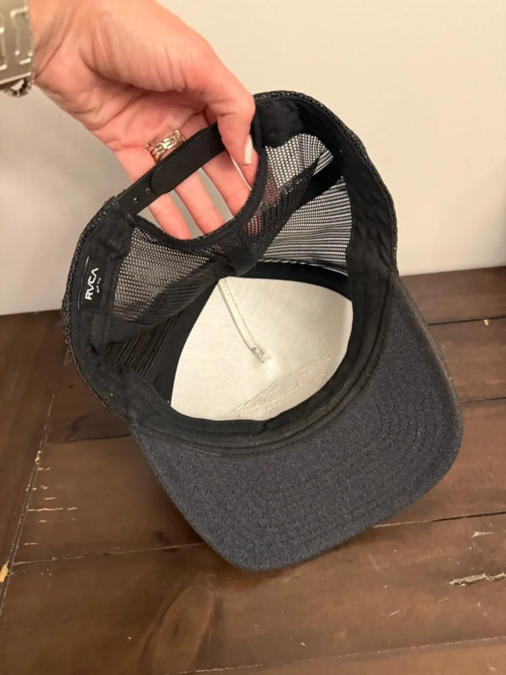 RVCA Black Mesh Trucker Hat Snapback Mid Fit Surf Skate Streetwear Cap